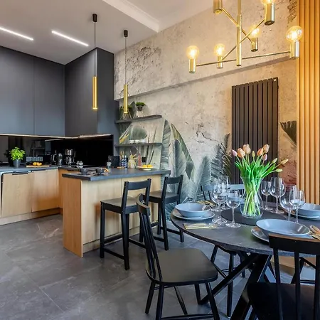 아파트 Ambria Platan Tower *